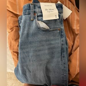 BRAND NEW Abercrombie High Rise Mom Jeans
